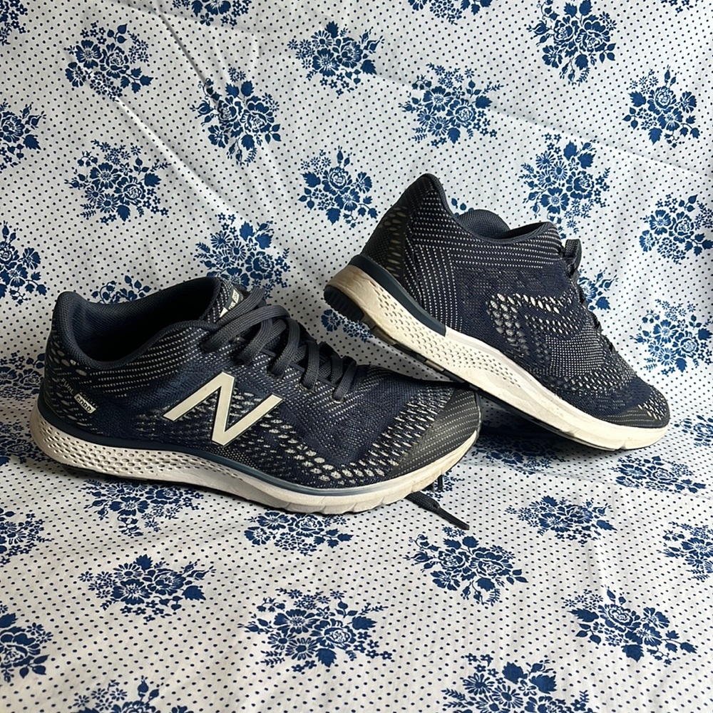 Women’s 7 New Balance running shoes
